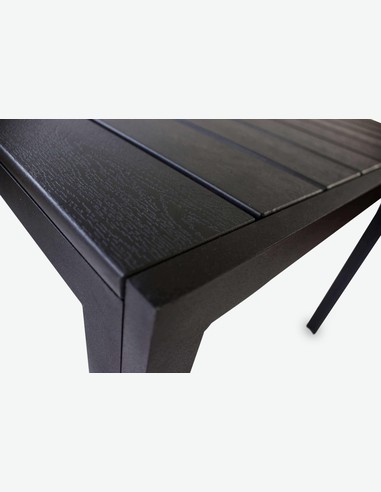 Limana - Garten- / Balkontisch mit Metallgestell und Polywood Oberfläche